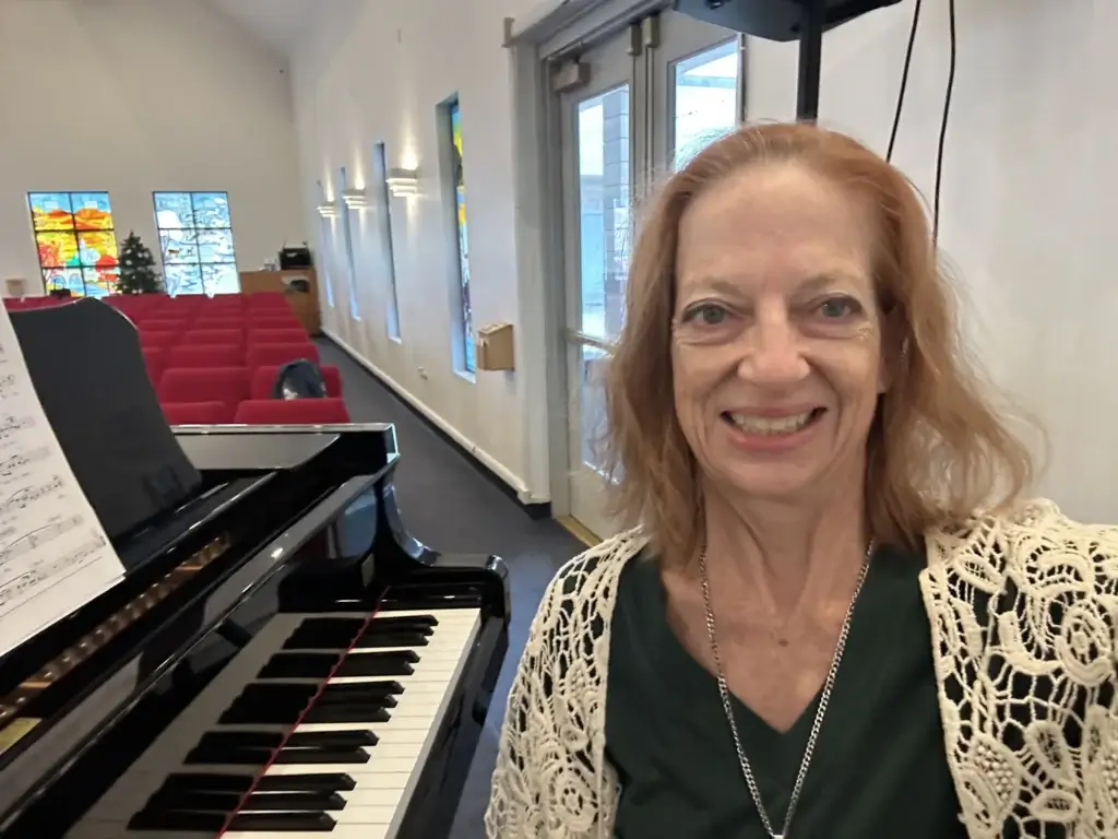 Susan Persons, piano teacher at the piano.